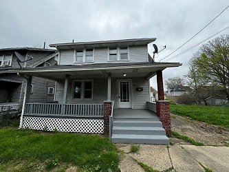 822 Bedford Ave NW - Canton, OH