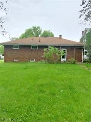 323 Marmion Ave - Youngstown, OH