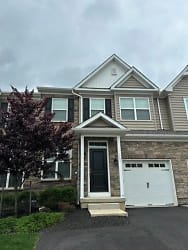 585 Gray Feather Way - Allentown, PA