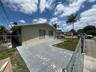 300 NW 53rd Ave #FRONT - Miami, FL