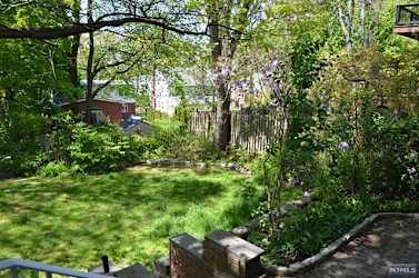 204 Cumley Terrace - Leonia, NJ