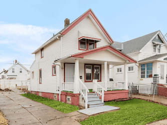 3671 E 103rd St - Cleveland, OH
