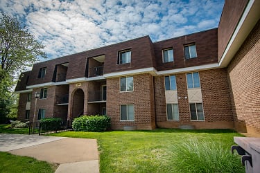 Oakton Park Apartments - Fairfax, VA