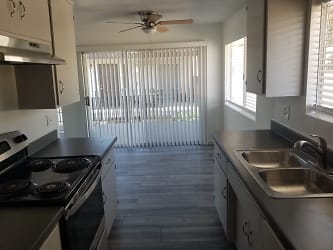 55220 Airlane Dr - Yucca Valley, CA