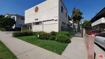 1438 S Barrington Ave #4 - Los Angeles, CA
