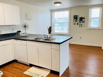 Le Claire Apartments - Moline, IL
