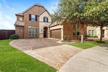 400 King Galloway Dr - Lewisville, TX