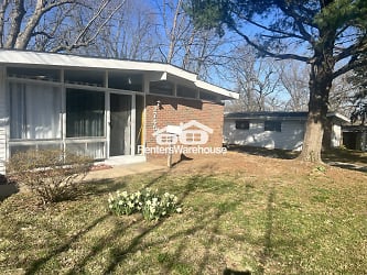 2745 Countryside Dr - Florissant, MO