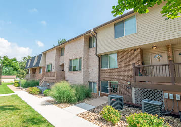 Briarwood Apartments & Townhomes - State College, PA