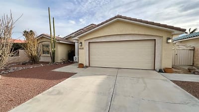 68315 Tortuga Rd - Cathedral City, CA