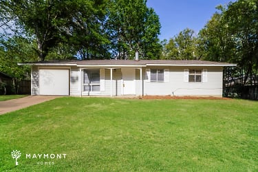 1538 Woody Dr - Jackson, MS