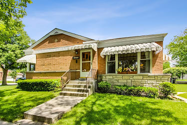 8351 N Oleander Ave - Niles, IL