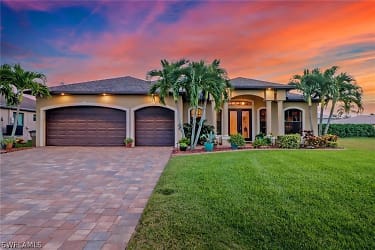 3706 NW 2nd St - Cape Coral, FL