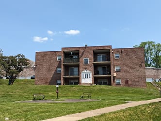 Monroe Village Apartments - Monroeville, PA