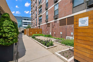 533 W Barry Ave #4J - Chicago, IL