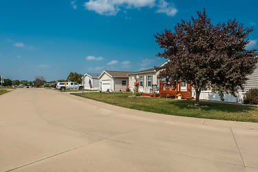 Golfview Apartments - North Liberty, IA