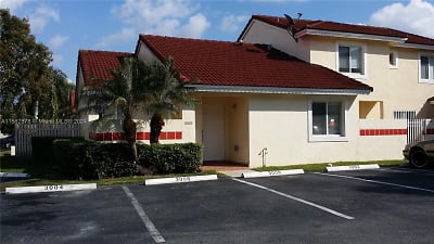 3000 San Remo Cir - Homestead, FL