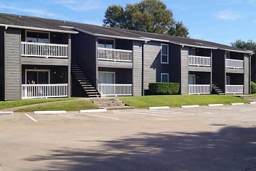 Lodge At Timbercreek Apartments - Richwood, TX