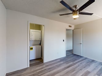 Welcome Home To Golden Key Apartments Centrally Located In Phoenix, AZ - Phoenix, AZ