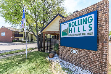 Rolling Hills Place Apartments - Lancaster, TX