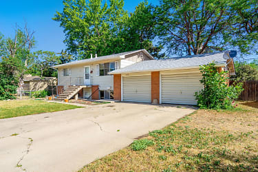 2108 Applewood Rd - Fort Collins, CO