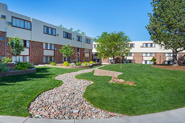 Skyview Condominiums Apartments - Pueblo, CO