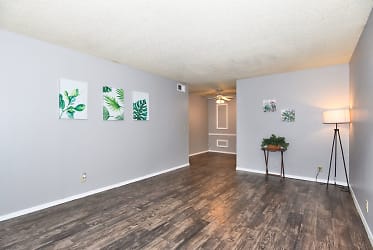 Evergreen Apartments - Tulsa, OK