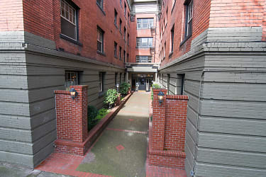 2109 NW Irving St unit 407 - Portland, OR