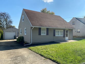 243 S Roanoke Ave - Youngstown, OH