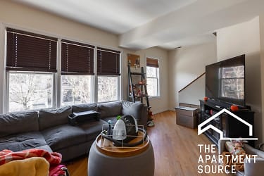 2513 N Southport Ave unit 2 - Chicago, IL