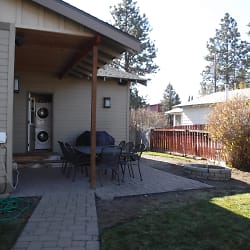 1220 NW Albany Ave - Bend, OR