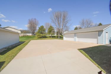 2315 30th Ave NW - Rochester, MN