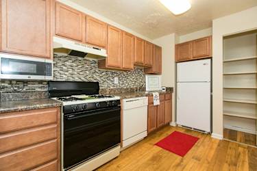 Quail Hollow Apartment Homes - Glen Burnie, MD