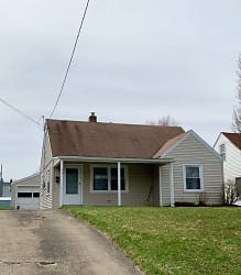 94 N Navarre Ave - Youngstown, OH