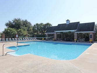 Market 100 Apartments - Statesboro, GA