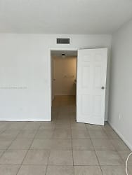 4848 NW 24th Ct #310 - Lauderdale Lakes, FL