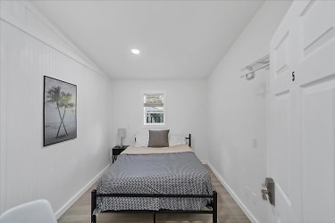 Room For Rent - Osprey, FL