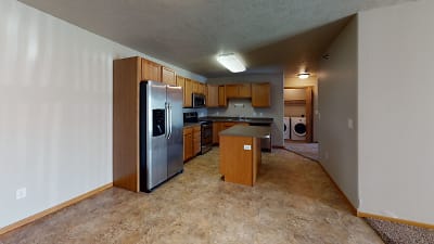 2150 33rd St NW - Minot, ND