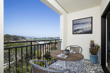 Camden Hillcrest Apartments - San Diego, CA