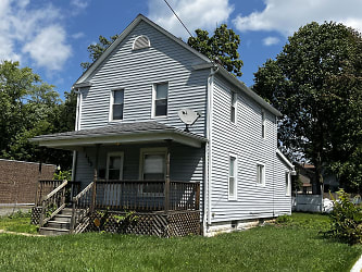 1305 Curtis St - Akron, OH