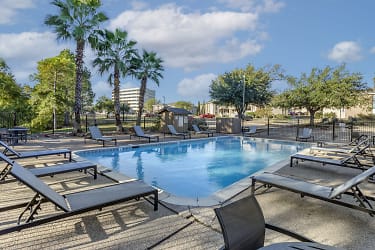 The Halston Apartments - College Station, TX
