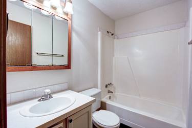 Bruziv - Cuyahoga Falls Apartments - Cuyahoga Falls, OH