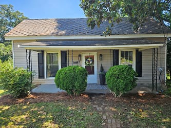 6 Sparks Ave - Ware Shoals, SC