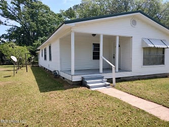 4312 Water St - Moss Point, MS