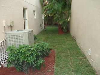 7390 Shell Ridge Terrace - Greenacres, FL