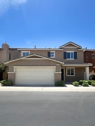 1435 Chinaberry Ln - Beaumont, CA