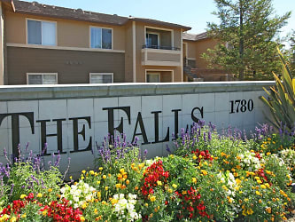 The Falls At Willow Creek Apartments - Folsom, CA