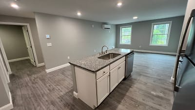 20 Fownes Mill Court unit 206 - Rochester, NH