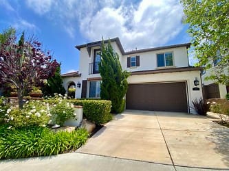 2832 Dove Tail Dr - San Marcos, CA