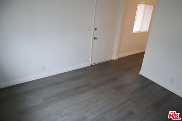 7701 S Western Ave #6 - Los Angeles, CA